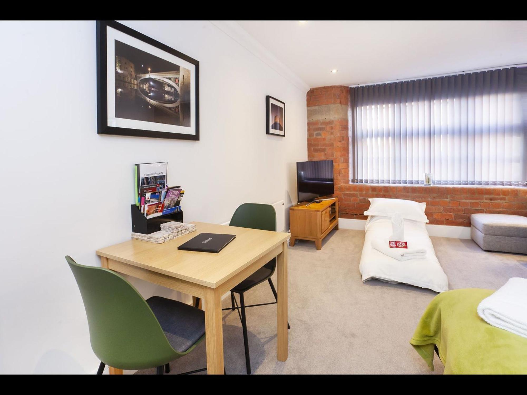 58 Cocoa Suites York Exteriör bild